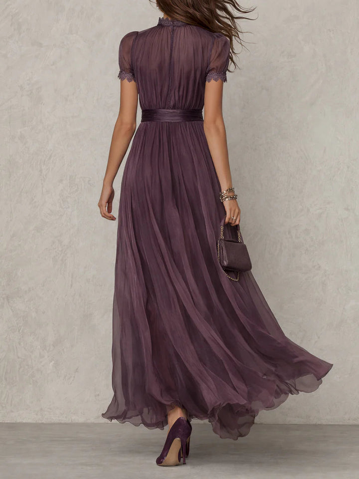 Flavia - Vestito lungo viola con scollo a chiave, bordo in pizzo di chiffon